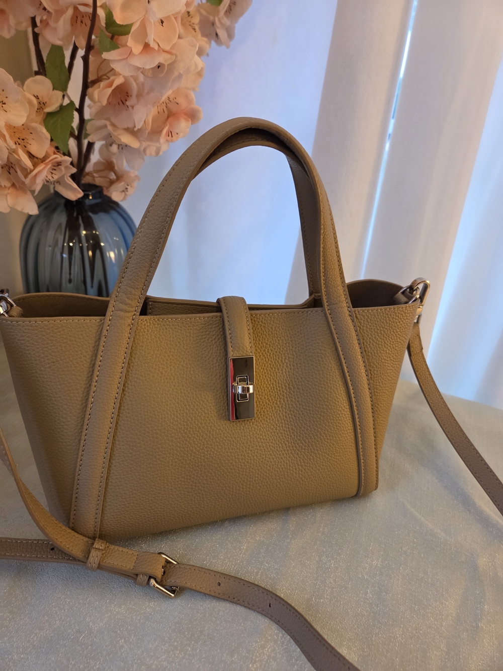 Classic Tan Quality Leather Bucket Tote Bag with Strap & Twist Lock Closure